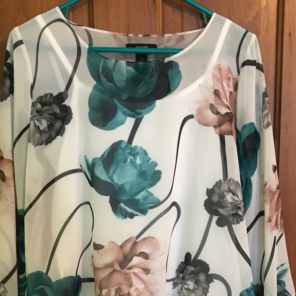 Women’s Alfani Blouse size small